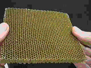 bend honeycomb effect of Poisson's ratio